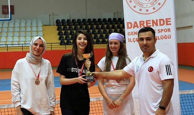 Sporcular, topa birincilik için vurdu