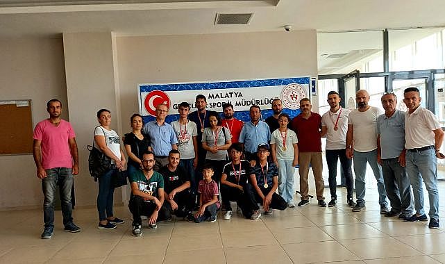 Dereceye giren sporcular ödüllendirildi!