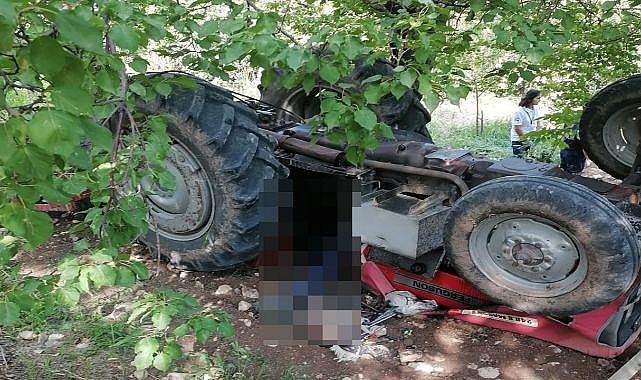 Devrilen traktörün altında kalan çiftçi öldü