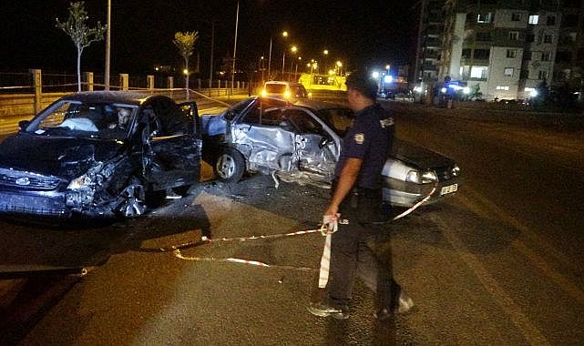 Feci kaza! Araçlar hurdaya döndü