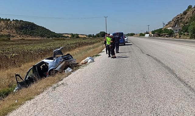 Otomobil şarampole yuvarlandı!