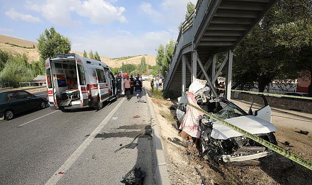 Feci kazada anne ve oğlu öldü!