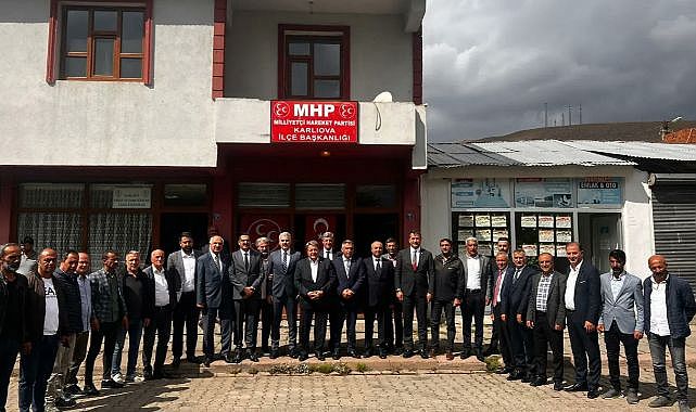 Sahada titreyenler masa başında anket yapıyorlar!
