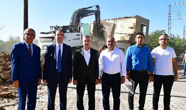 Tehlike arz eden metruk binalar yıkılıyor 