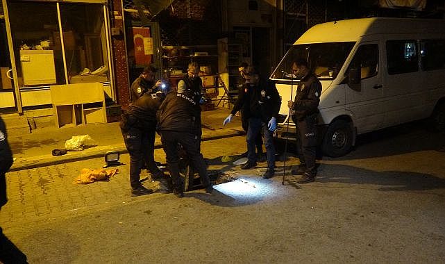 Bıçaklı saldırgan suç aletini mazgala atıp kaçtı!