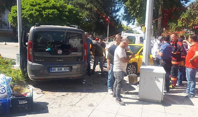 Büyükşehir Belediyesi önünde kaza!