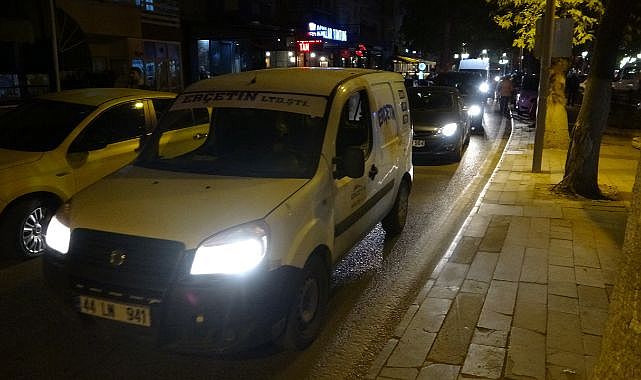 Otomobil trafiği felç etti