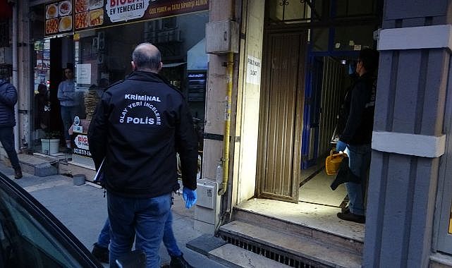 Bekar evinde satırla saldırıya uğradı!