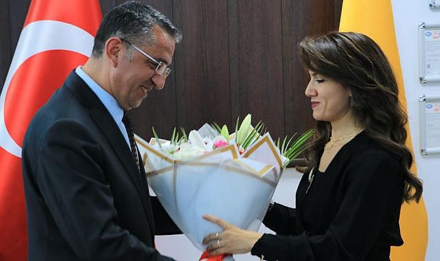 Diş Fakültesi Dekanlığında bayrak değişimi