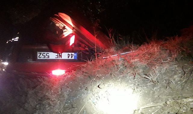 Doğanşehir'de otomobil şarampole devrildi