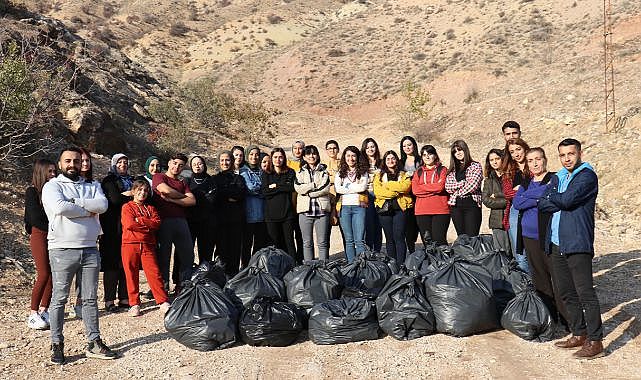 Doğaseverler Karasu Göleti'ni temizledi