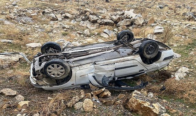Feci kaza! Otomobil takla atarak ters döndü