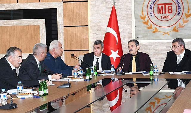Kayısının geleceği bu masada!