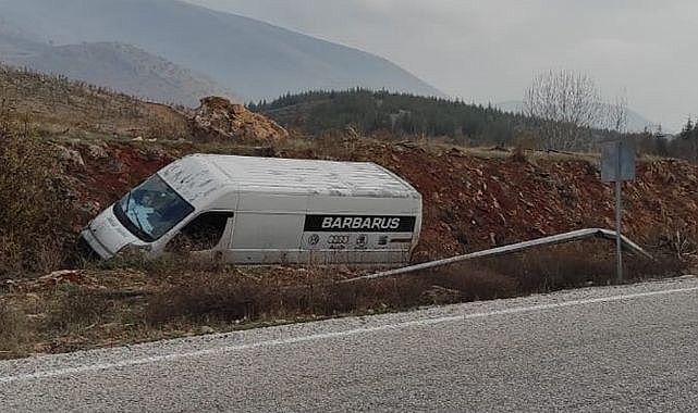 Doğanşehir'de minibüs şarampole yuvarlandı!