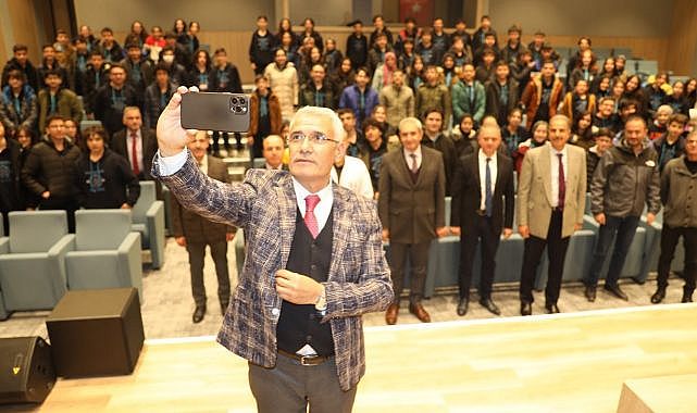 Güder: “Eğitime öncelik gençlere ise ayrıcalık tanıyoruz”
