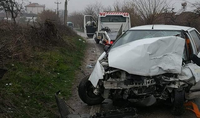 Halk otobüsü ile otomobil çarpıştı! 7 yaralı