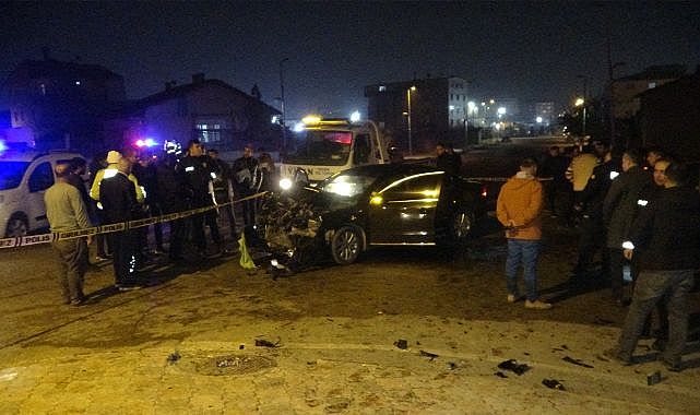 İşçi servisi ile otomobil çarpıştı! 12 yaralı