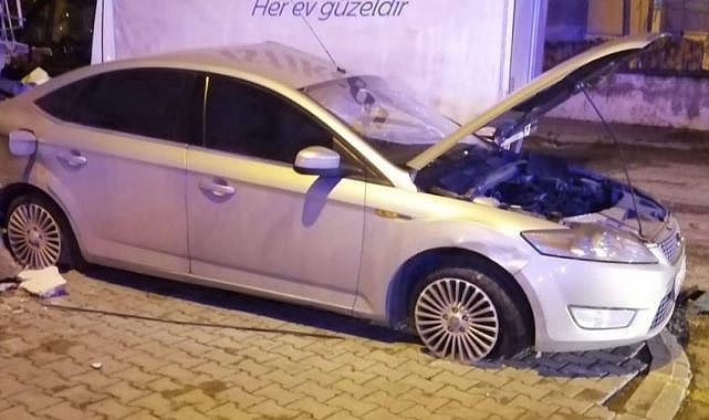 Kentte feci kaza! İki otomobil çarpıştı