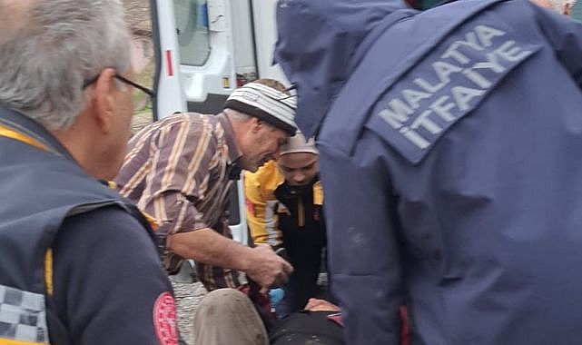 Kontrolden çıkan traktör devrildi!