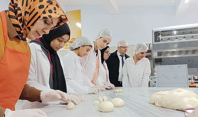 Malatya'daki meslek lisesinde ekmek üretiliyor!