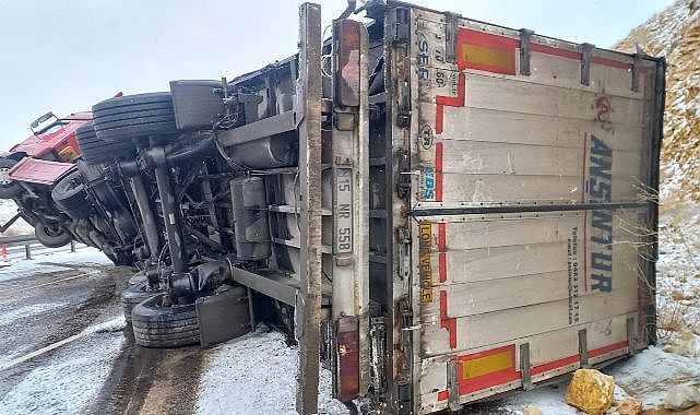 Malatya-Kayseri karayolunda ulaşım tek şeritten sağlandı