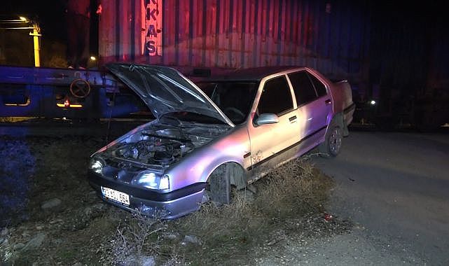 Malatya’ya yük götüren trene otomobil çarptı!