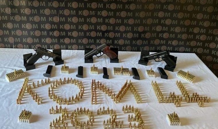 Yasa dışı silah kaçakçılığına polis darbesi!..