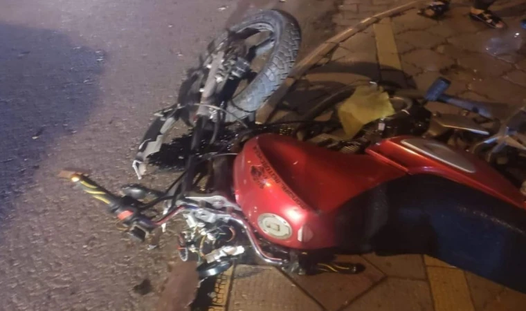 Feci kazada motosikletli ağır yaralandı