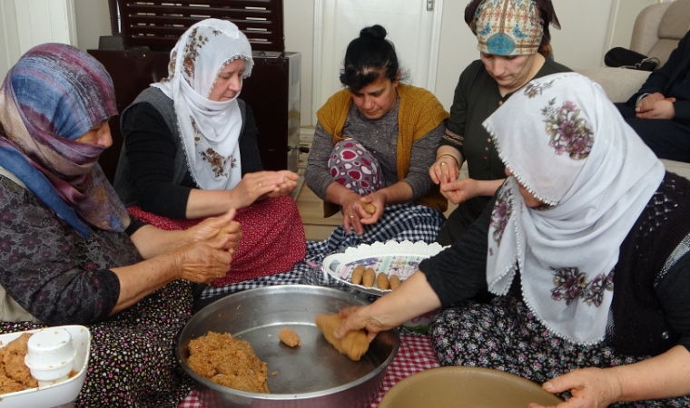 Hem komşuluk ilişkileri gelişiyor hem bir kültür yaşatılıyor