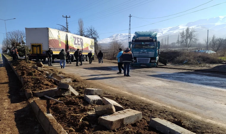 Makas atan tır şoförü, trafiği altüst etti!