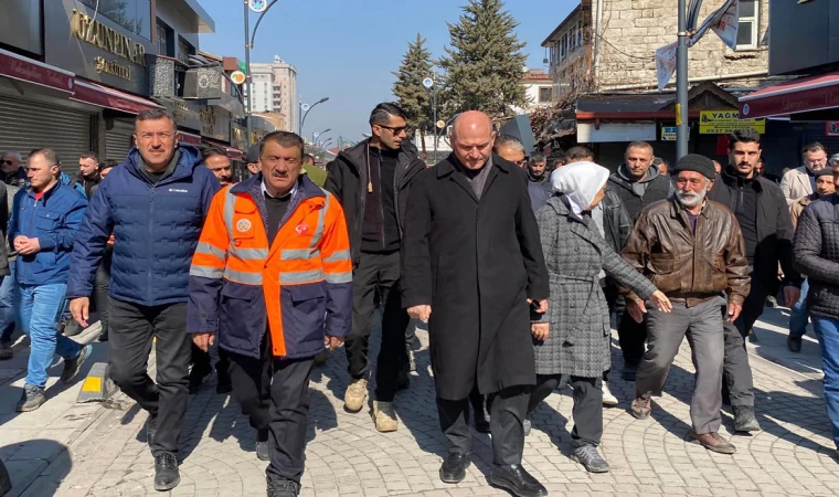 Bakan Soylu, Geçici Konaklama Merkezi'ni inceledi
