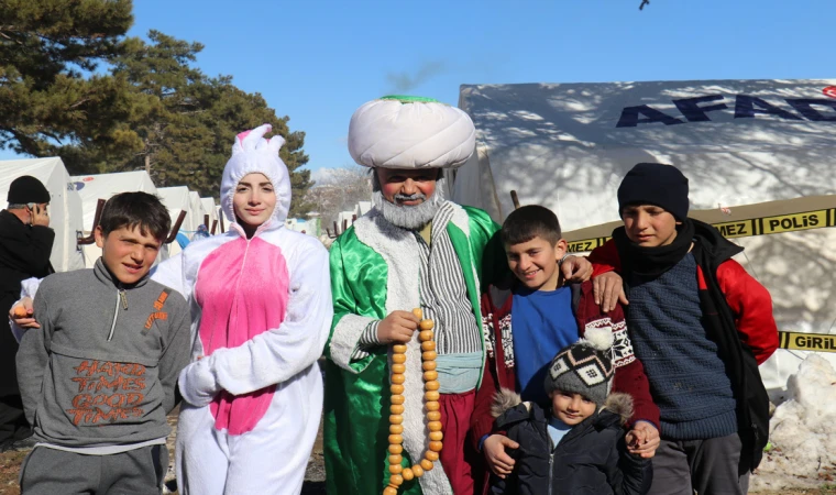 Bir varmış bir yokmuş! Deprem çocukları Nasrettin Hoca ile gülmüş