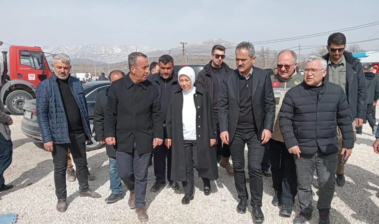 Depremzedelerin geçici yeni yaşam alanları incelendi
