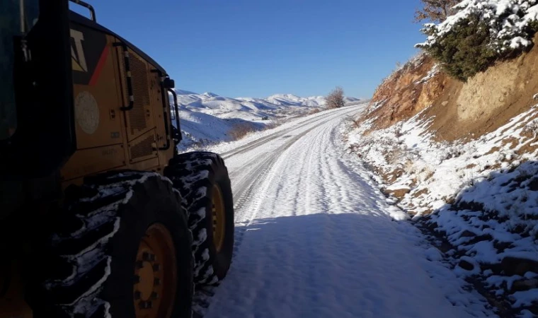 Malatya’da kar mesaisine devam