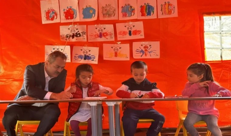 Bakan Özer: Hepsinin gözlerinde öğrenme arzusu var!