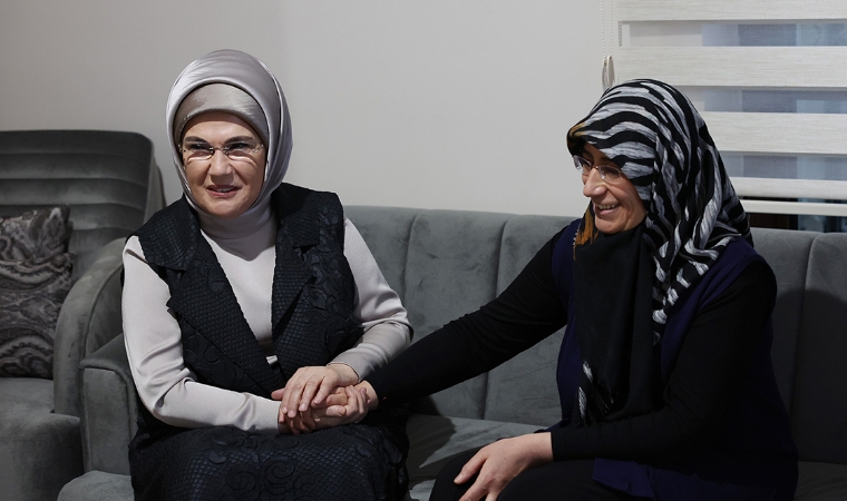 Emine Erdoğan, Malatyalı depremzede aile ile iftar açtı