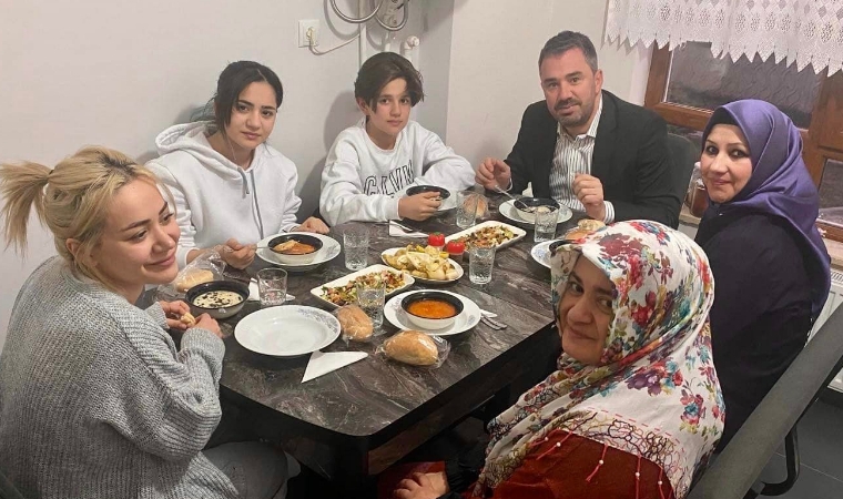 Ertuğrul Başkan Malatyalı depremzede aileye misafir oldu