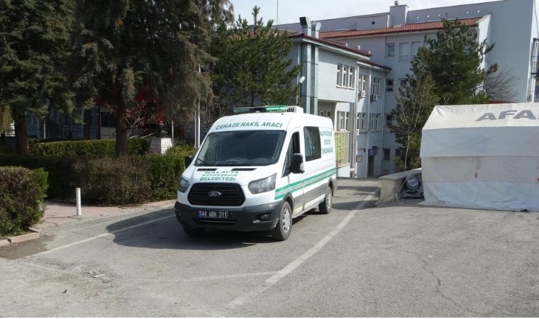 Kanlı gece! İki kardeşinden birini bıçakla öldürüp diğerini yaraladı!