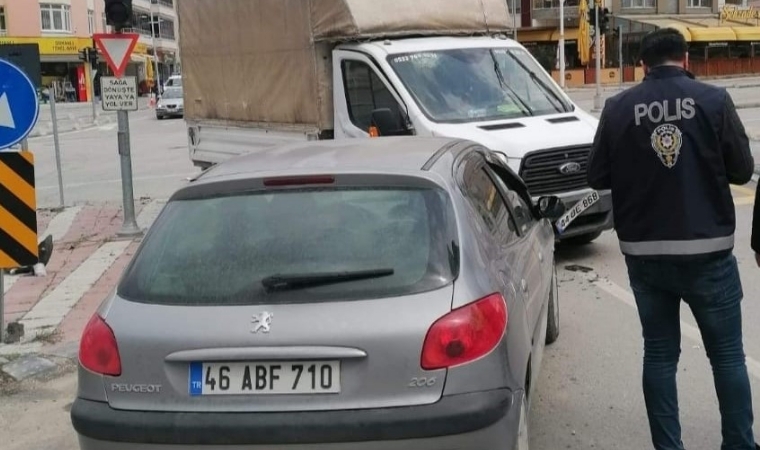 Kentte üç aracın karıştığı trafik kazasında 6 kişi yaralandı!