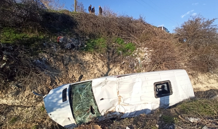 Öğrenci servisi, dere yatağına devrildi!