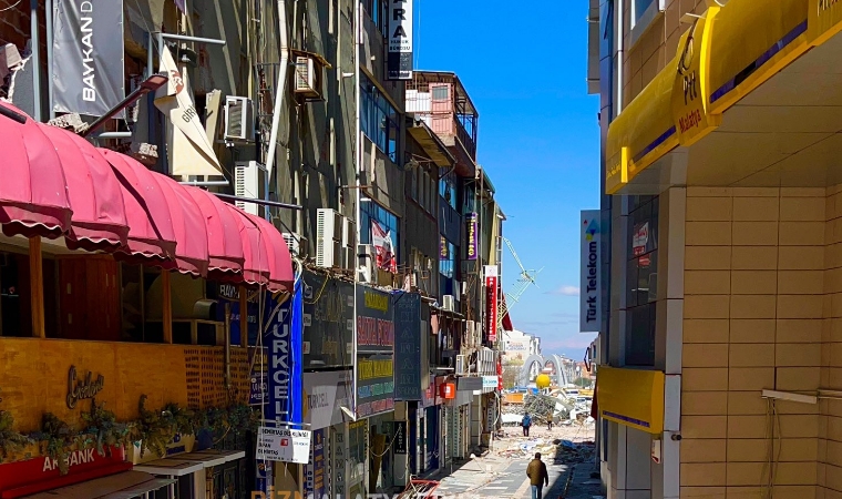 Depremin dehşet veren yıkımı! Bir Malatyalı, bu fotoğrafın acısını iyi bilir!