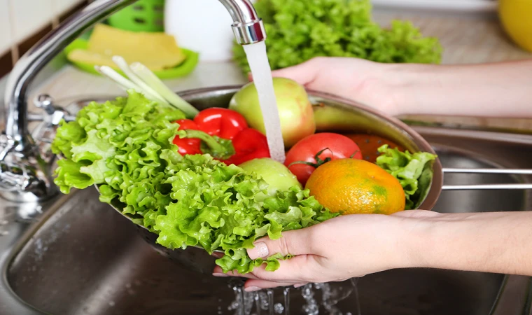 Bugüne kadar yanlış tüketiliyormuş! Sirkeli suda bekletilen o besinler zehir saçıyor!