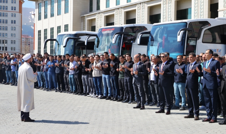 Erzurum'dan deprem bölgesi Malatya'ya gitmek için yola çıktılar