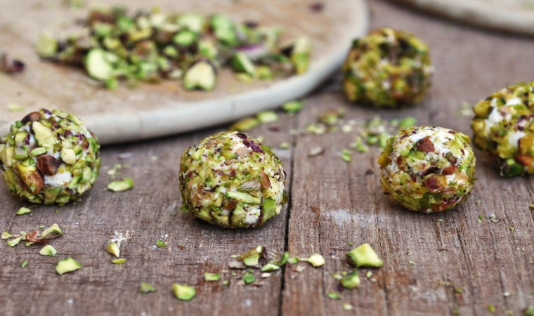 Glutensiz sağlıklı toplar: Antep Fıstıklı Mini Bomba Tarifi