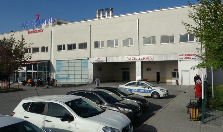 Hasar gören işyerinin çatısını tamir için çıktı... Çatıyla birlikte uçup yere çakıldı!