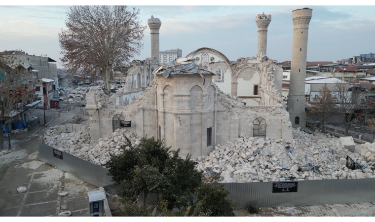 Kaderi depremlerle örülen Yeni (Teze) Cami'nin yeniden inşası sürecinde ilk adım!