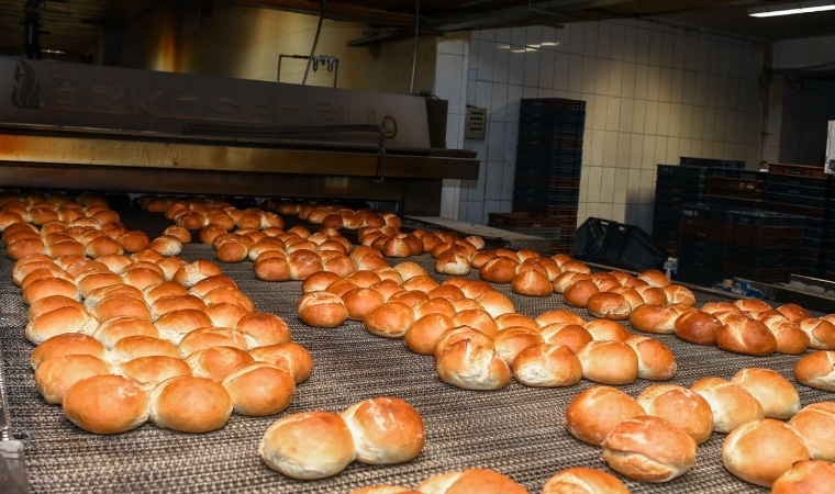 Malatya'da depremden sonra MEGSAŞ'a ait 10 büfeden vatandaşlara ücretsiz ekmek!..