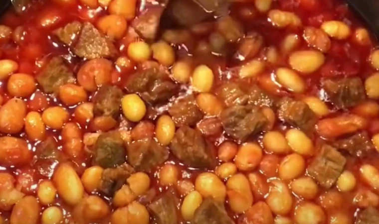 Meğer böylesi daha doğruymuş. Kuru fasülyenin lezzetini ikiye katlıyor! Sadece bir tutam atın