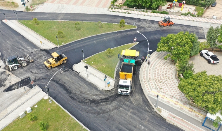 Altyapısı tamamlanan Aspuzu Caddesinde asfalt yenileme çalışmaları yapılıyor