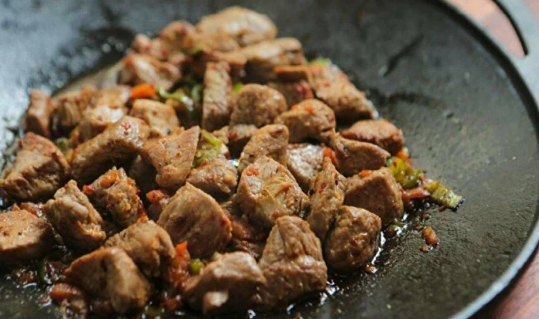 Kurban eti bu teknikle daha lezzetli pişiyor! Lokum gibi yumuşak et için püf noktalar…